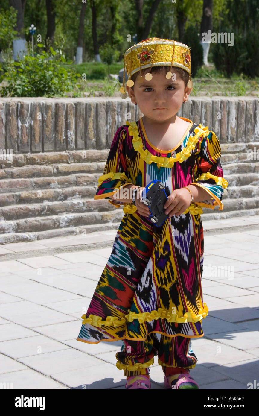 Mädchen in nationale Kleidung, Buchara, Usbekistan Stockfotografie - Alamy