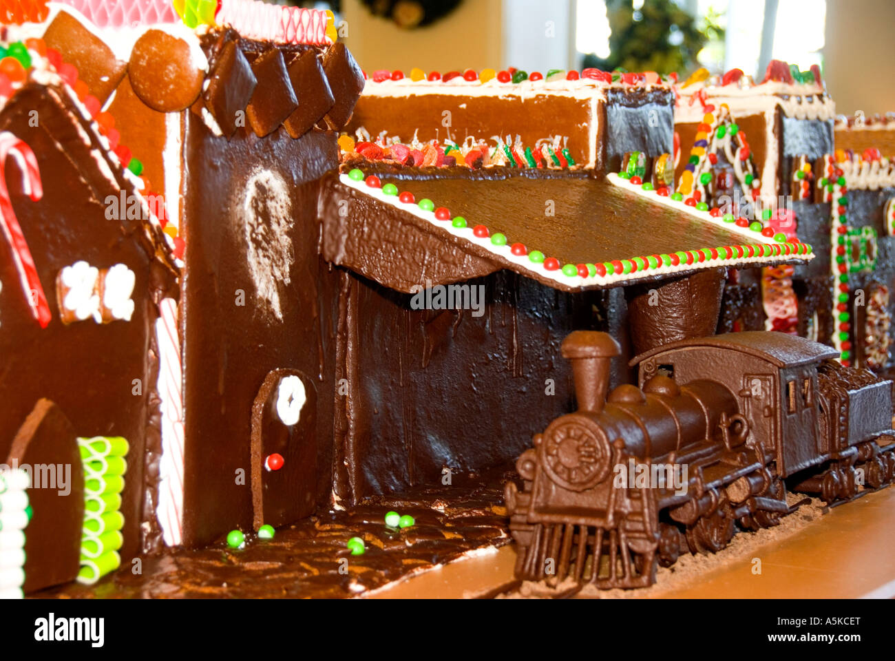 Weihnachten Xmas ungewöhnliche Dekoration alte altmodische Schokoladenhaus Stockfoto