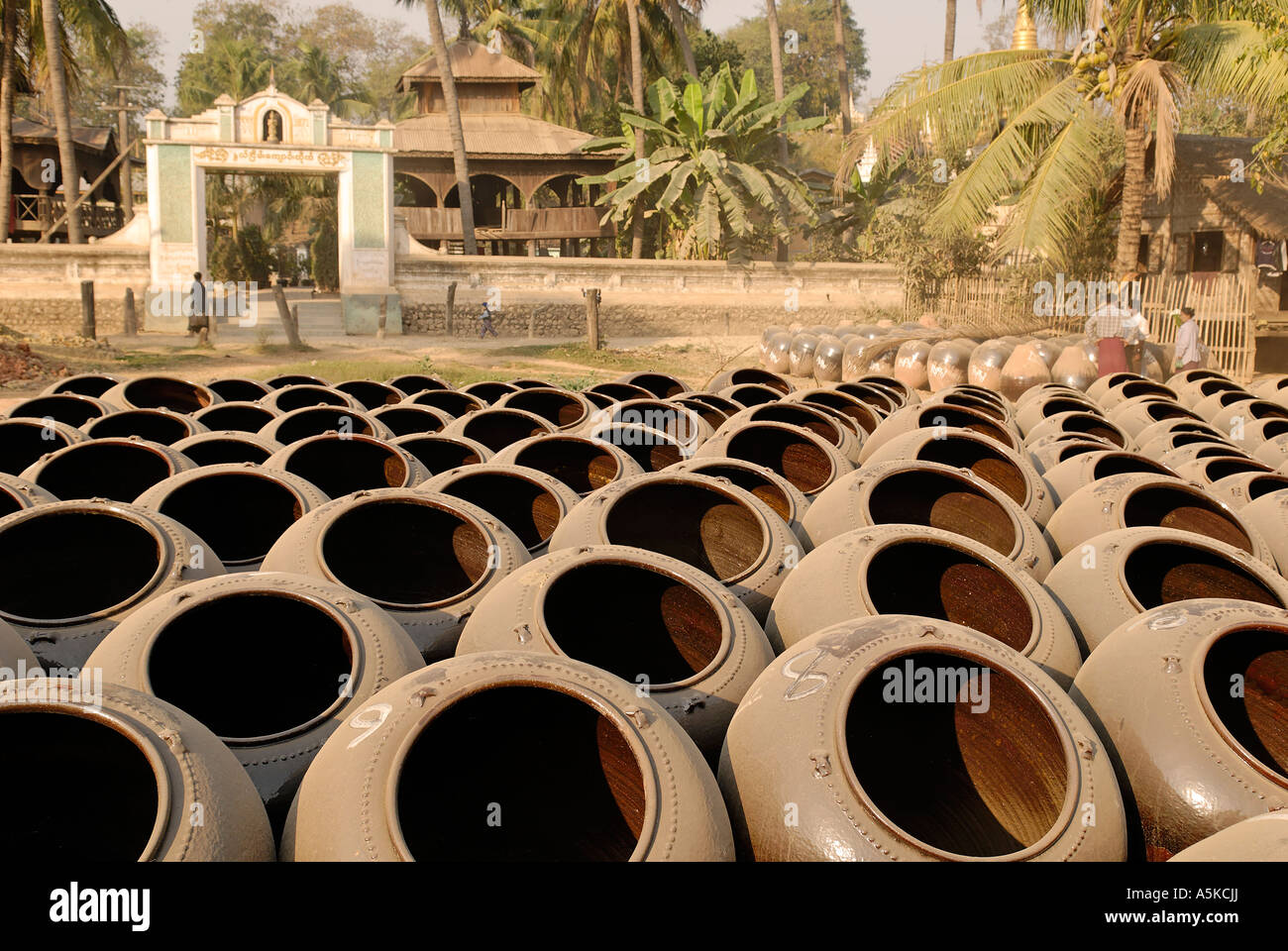 Speicherort für Martarban Töpfe, Kyauk Myaung, Myanmar Stockfoto