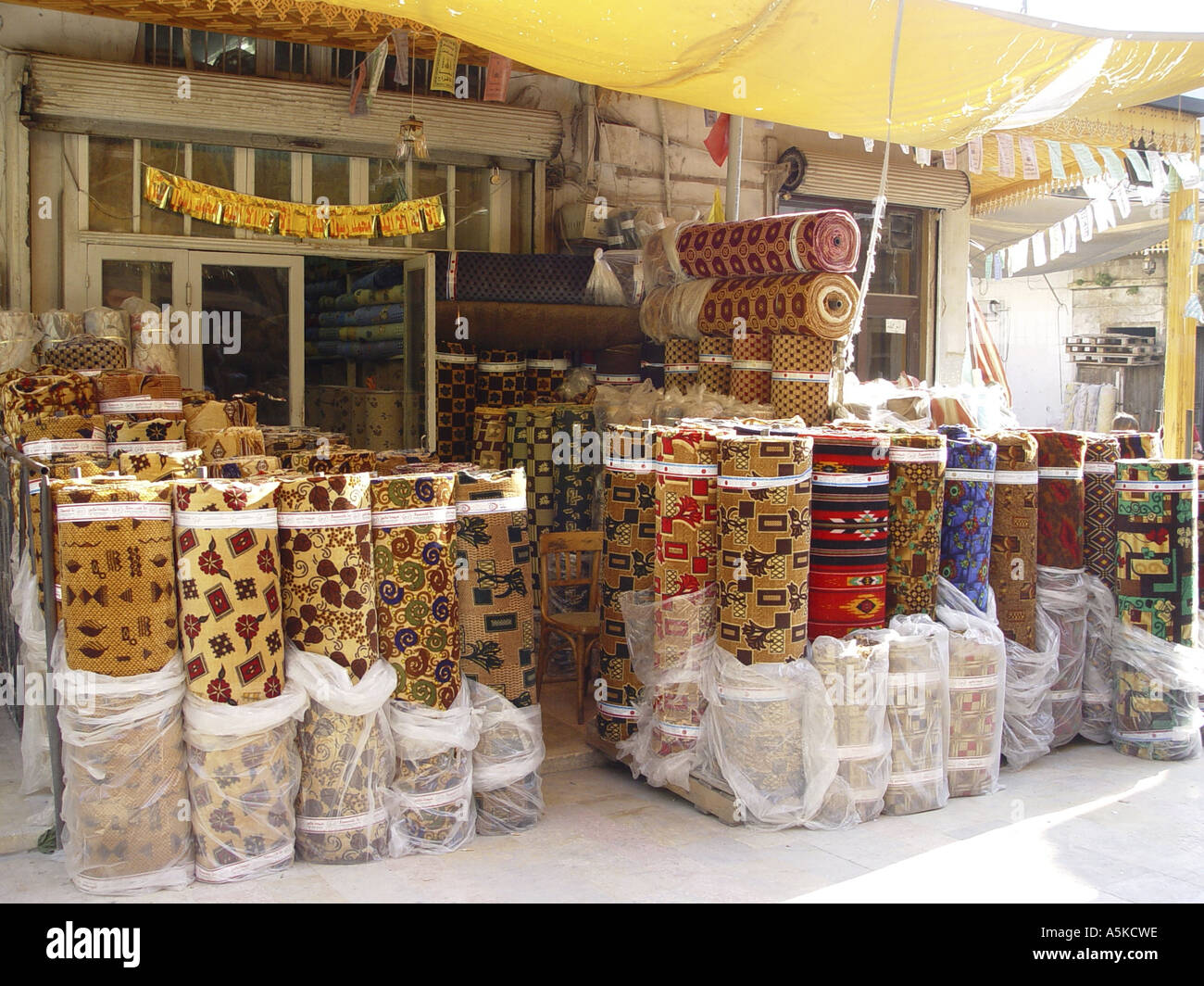 Teppiche auf dem Markt in Aleppo Stockfoto