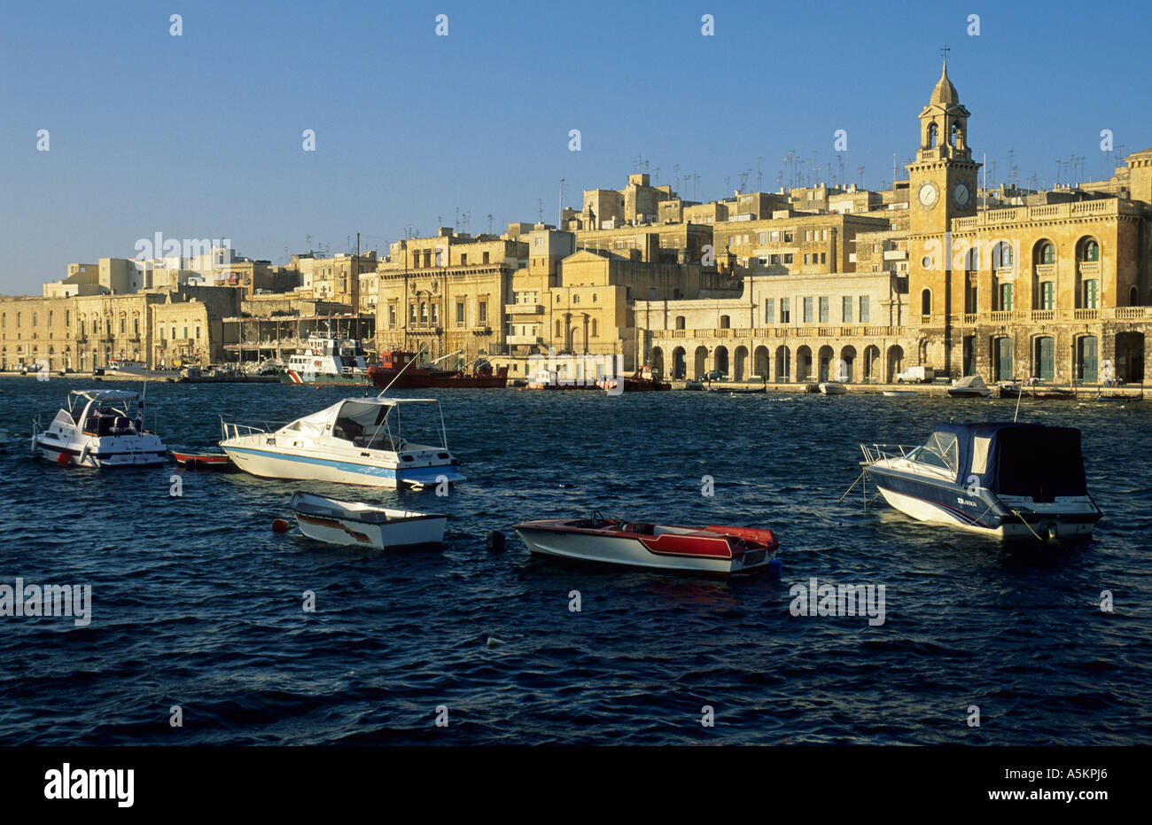 Blick vom Senglea über Dockyard Creek in Birgu (Vittoriosa), Valetta, Malta Stockfoto