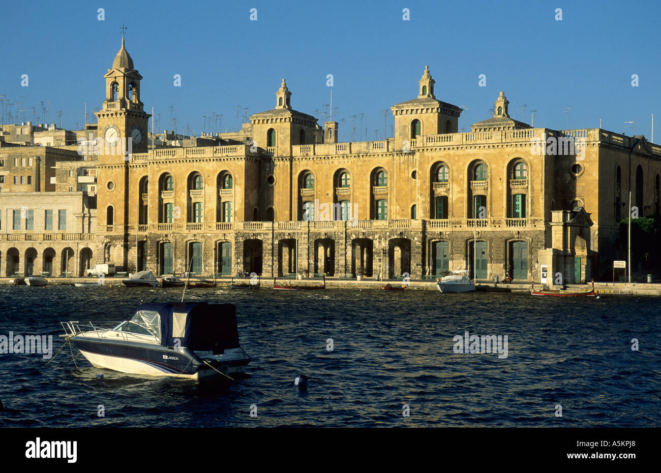 Blick vom Senglea über Dockyard Creek in Birgu (Vittoriosa), Valetta, Malta Stockfoto