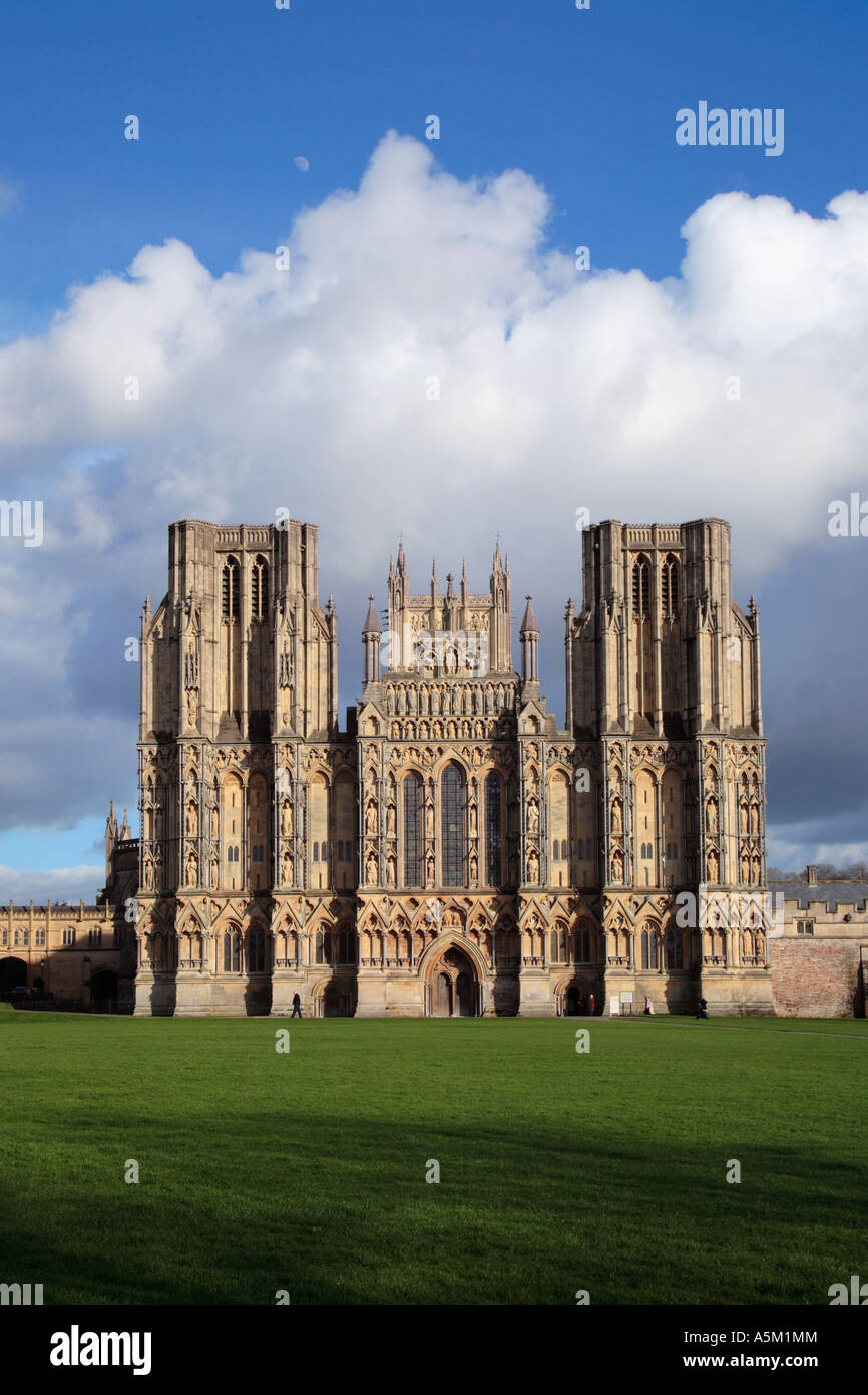 West-Fassade des Wells Cathedral Somerset England Stockfoto