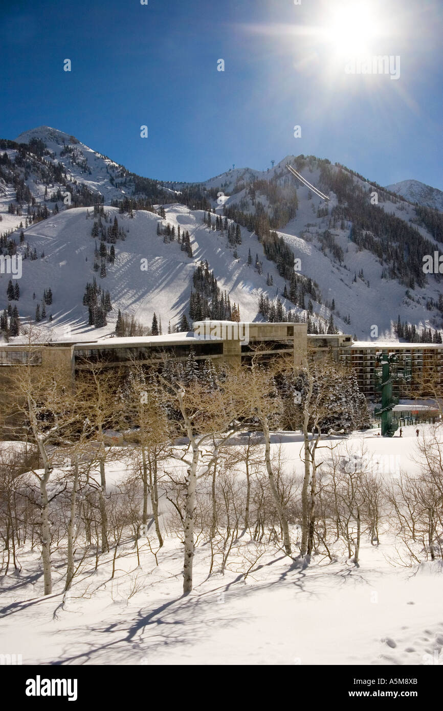 Cliff Lodge in Snowbird Ski Resort in Little Cottonwood Canyon Wasatch Mountains in der Nähe von Salt Lake City Utah Stockfoto