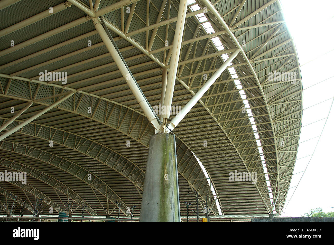 RAJ98889 Turbhe Bahnhof Dach im Bau Navi Mumbai Vashi Bombay Maharashtra, Indien Stockfoto
