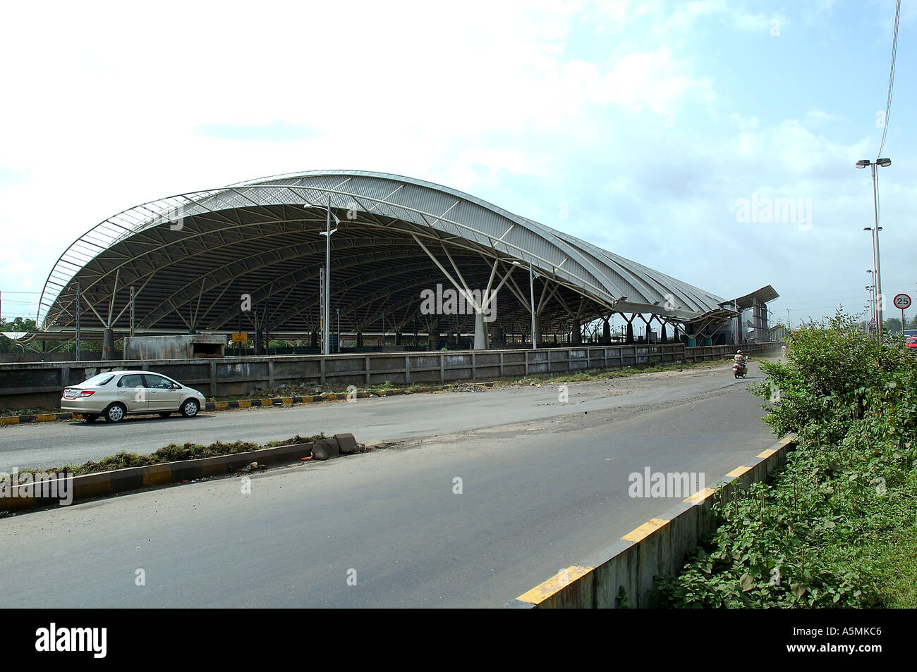 RAJ98883 Turbhe Bahnhof Dach im Bau Navi Mumbai Vashi Bombay Maharashtra, Indien Stockfoto