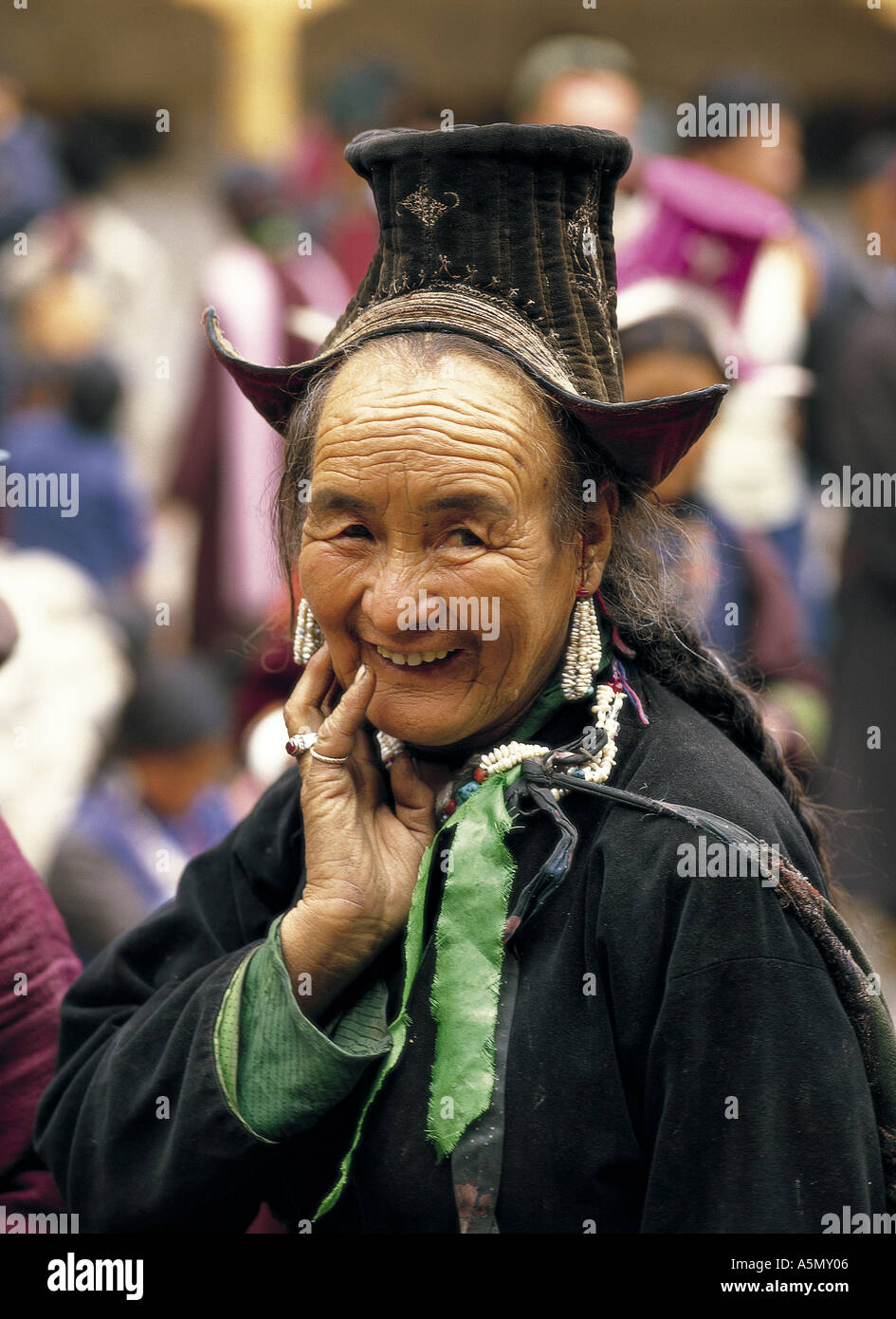 Alte Frau beim Hemis Gompa Festival Ladakh Indien Stockfoto
