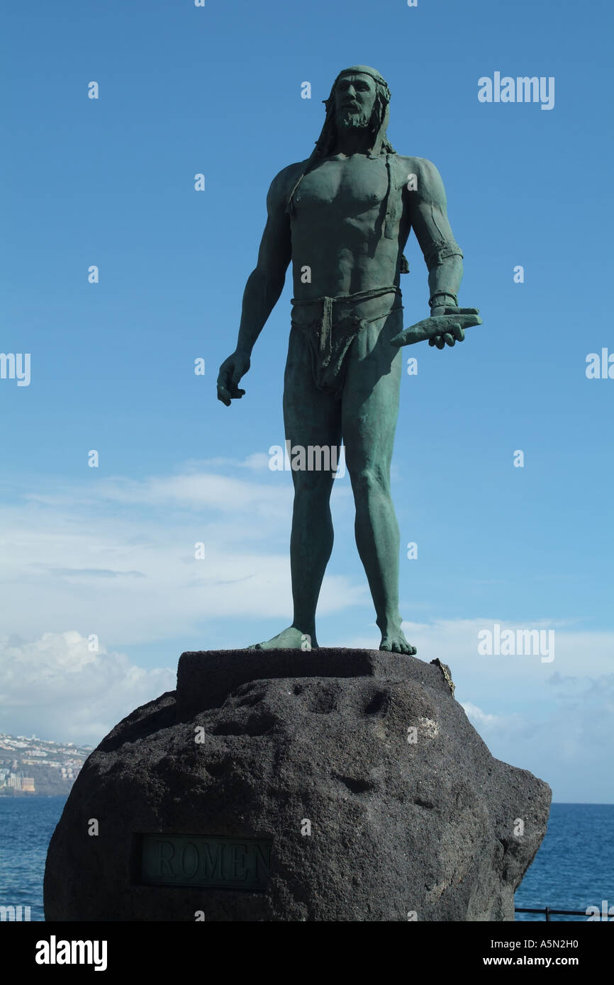 Bronzestatue der Guanchen Figur ROMEN in das Meer Stadt Candelaria Tenerfie Kanaren Spanien Stockfoto
