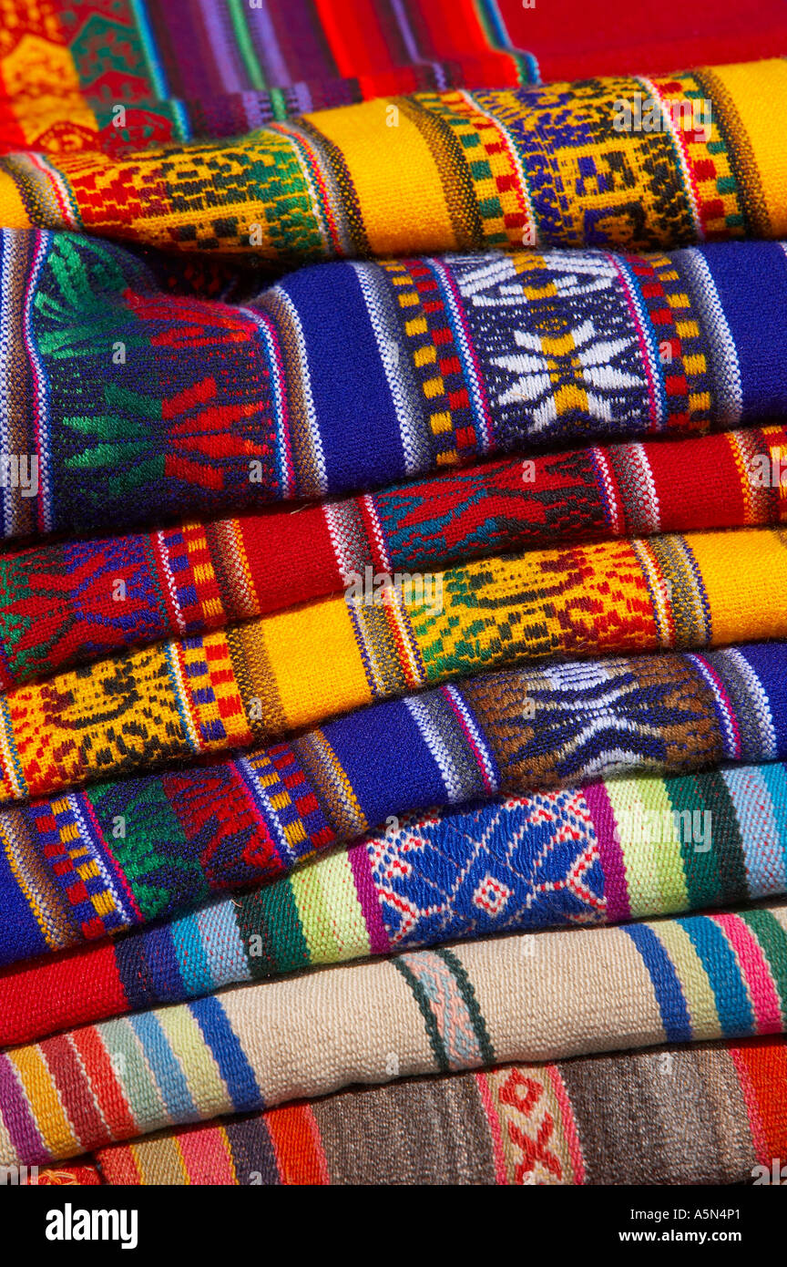 Stoffe zum Verkauf Chincherro Markt nr Cusco Peru Stockfoto