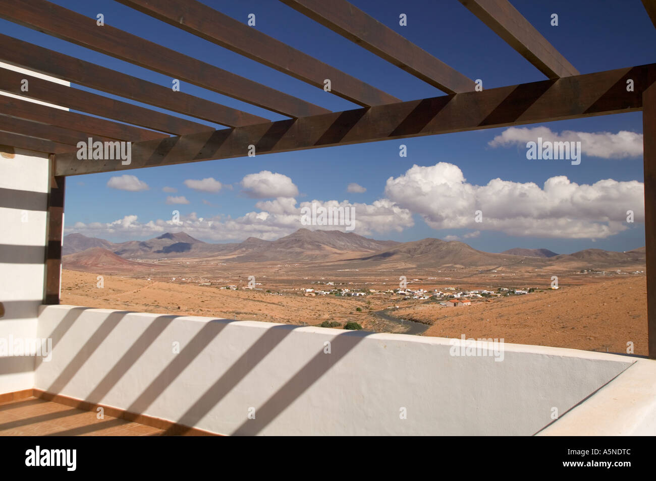 Zimmer mit Blick auf Valle de Santa Ines Betancuria Antigua Fuerteventura Kanaren Spanien Stockfoto