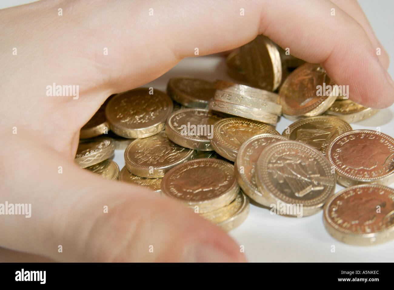 Hand greifen UK cash Stockfoto