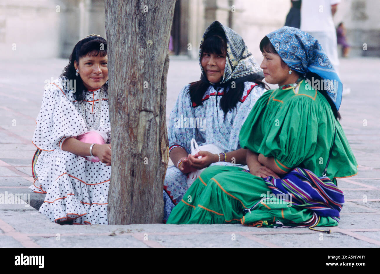 Tarahumara-Indianer am Plaza de Armas in Chihuahua, Mexiko Stockfoto