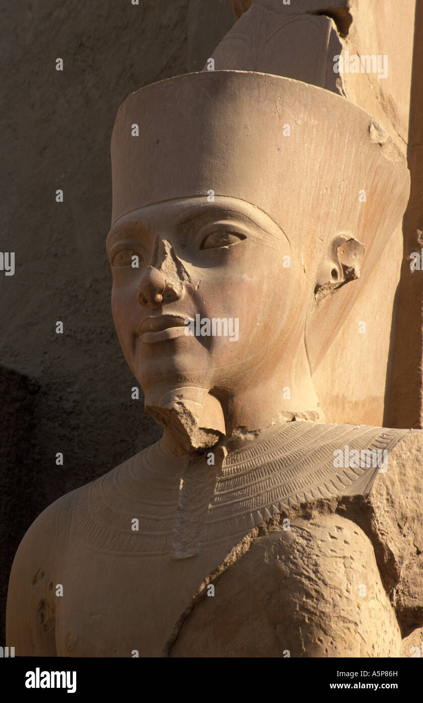 Tempel von Karnak, Statue des Gottes Amun-Ra, Luxor, Ägypten Stockfoto