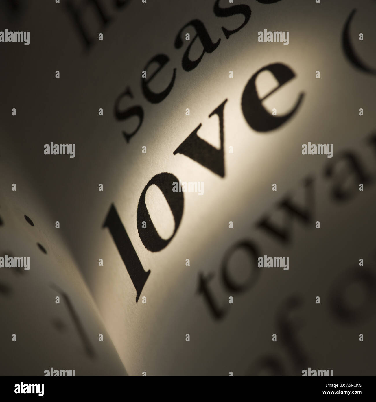 Nahaufnahme der Wörterbuchdefinition - Liebe Stockfoto