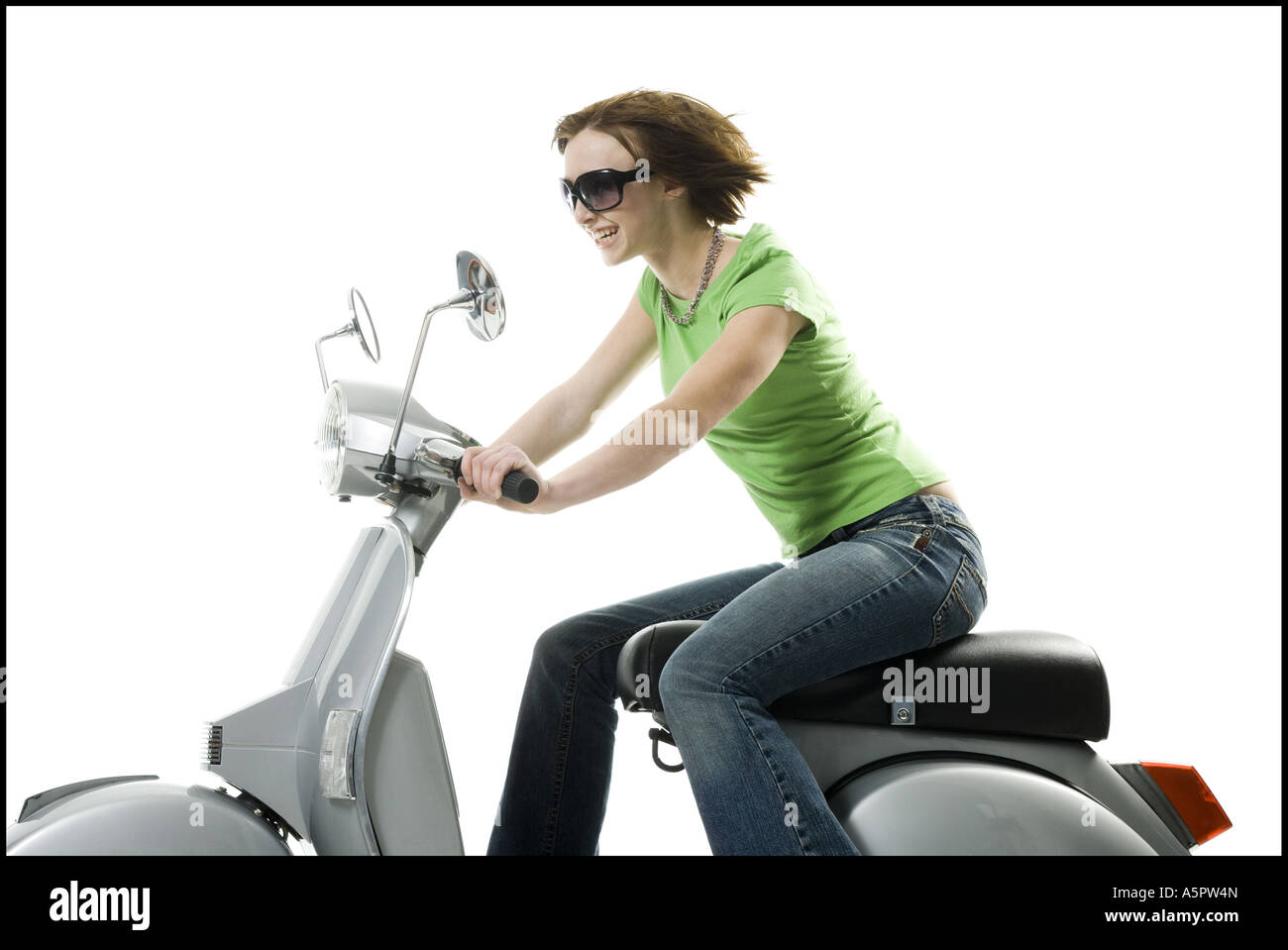 Zwei Mädchen Auf Einem Motorroller Stockfotos und -bilder Kaufen - Alamy