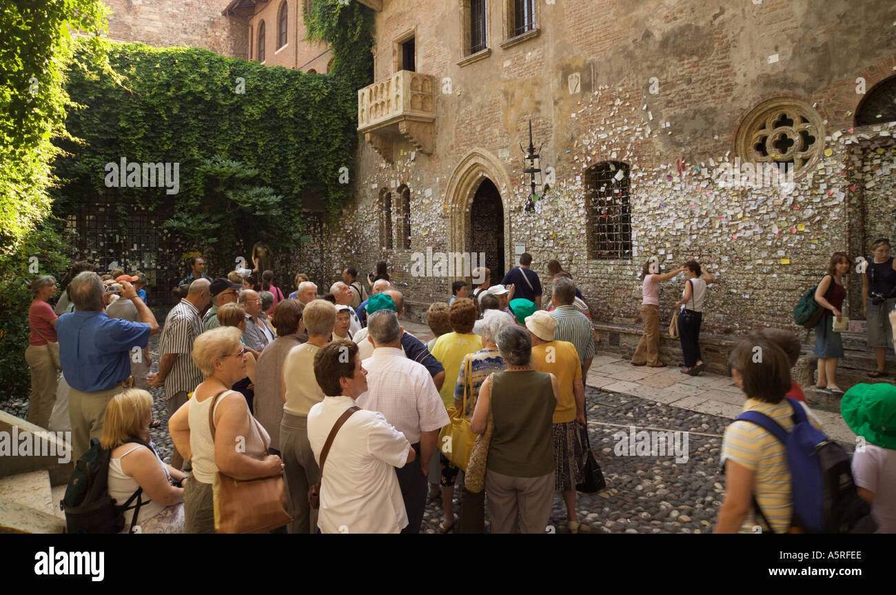 Massentourismus Julias Balkon Verona Venetien Italien Stockfoto