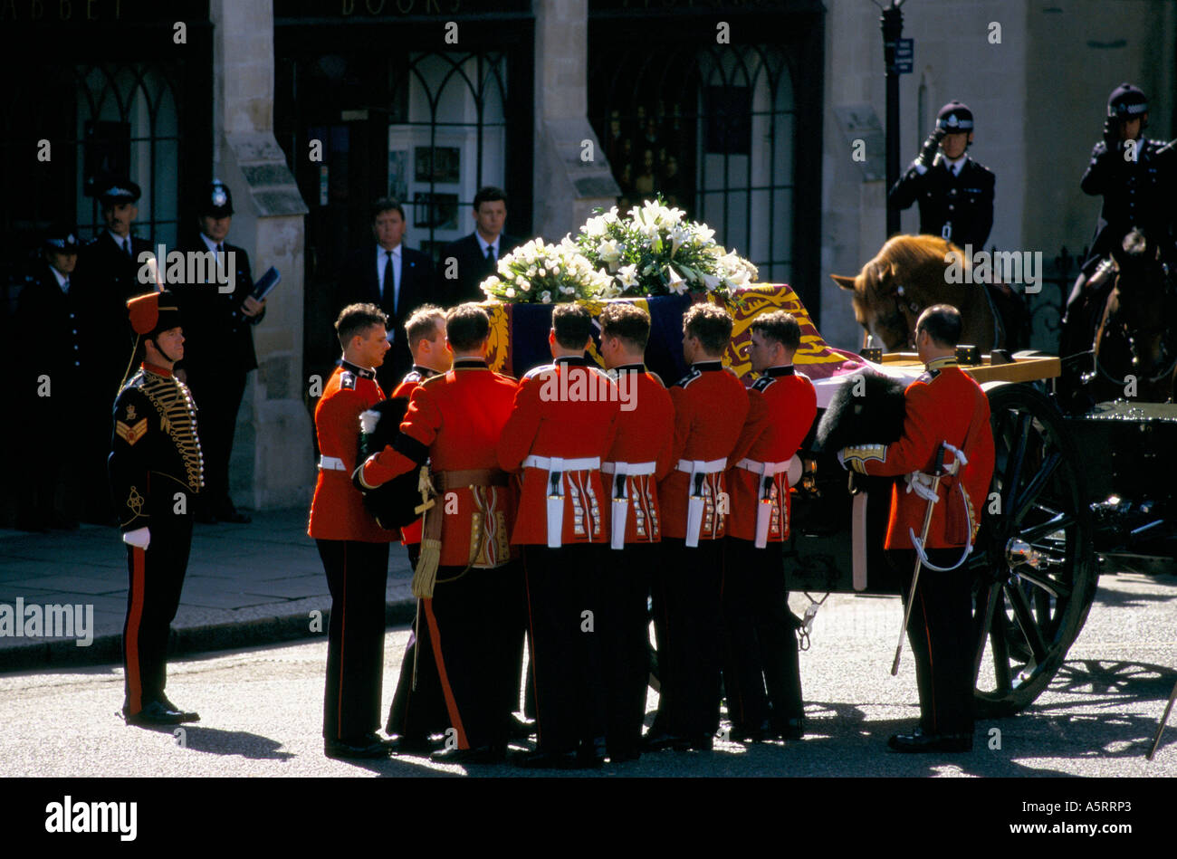 War Camilla Auf Dianas Beerdigung Princess diana funeral westminster abbey -Fotos und -Bildmaterial in