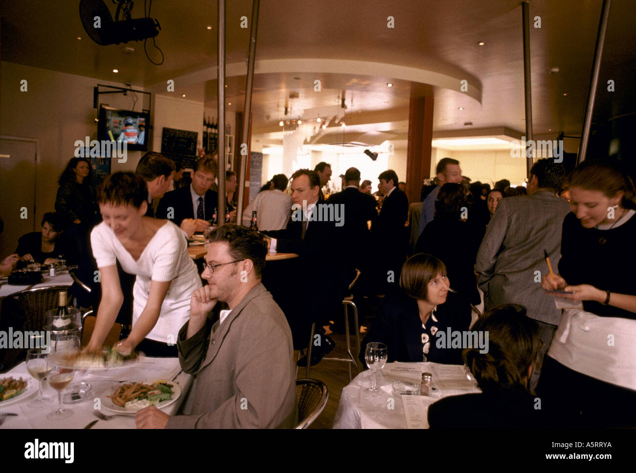 LONDON S EASTEND PAPER MILL BAR RESTAURANT A NEUGESCHÄFT SPIEGELT SICH ÄNDERNDEN AUSSICHTEN Stockfoto