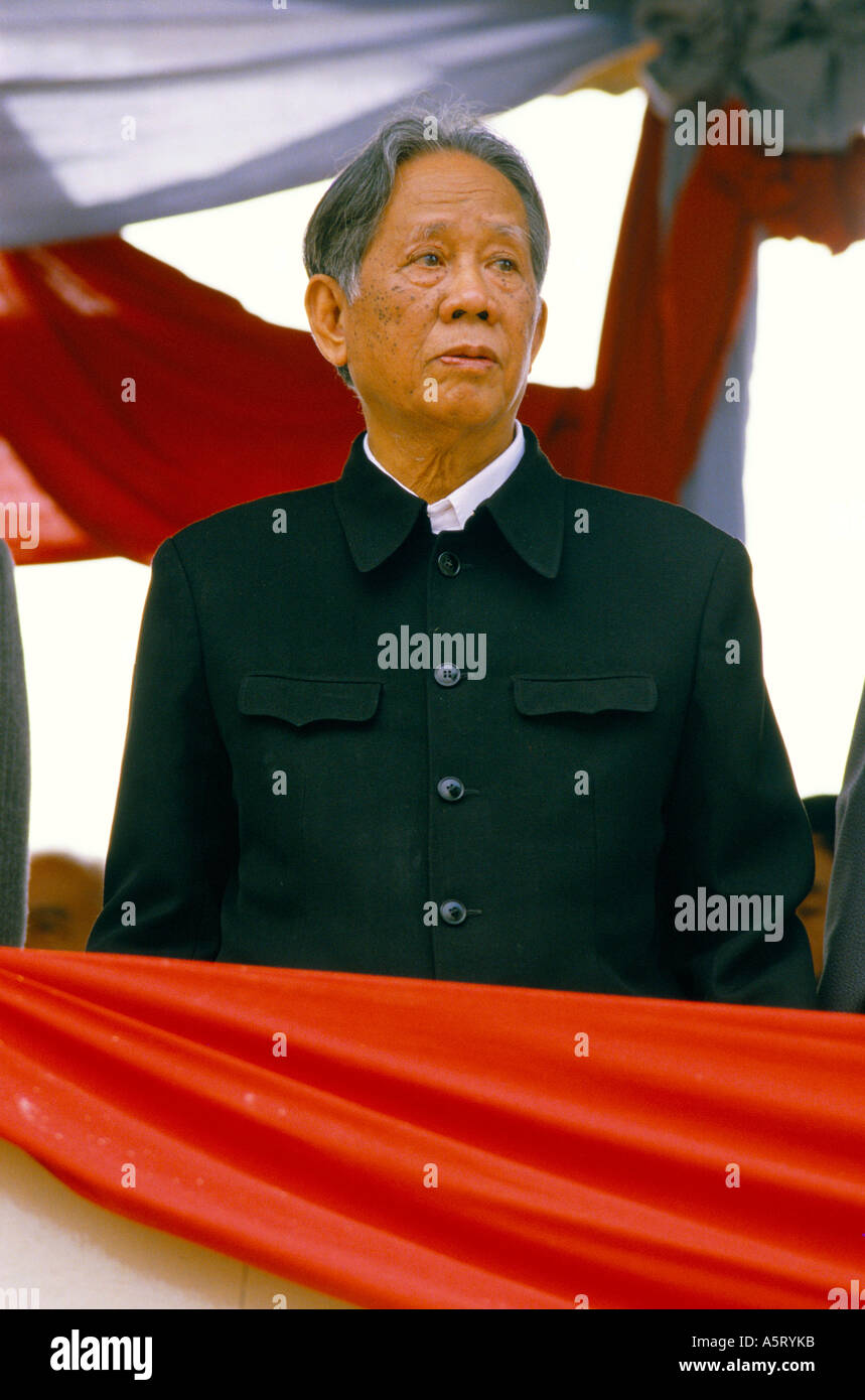 General Vo Nguyen Giap bei militärischen Zeremonie anlässlich des 10. Jahrestages der Beendigung des Vietnam-Krieges, Hue Stadt, März 1985 Stockfoto