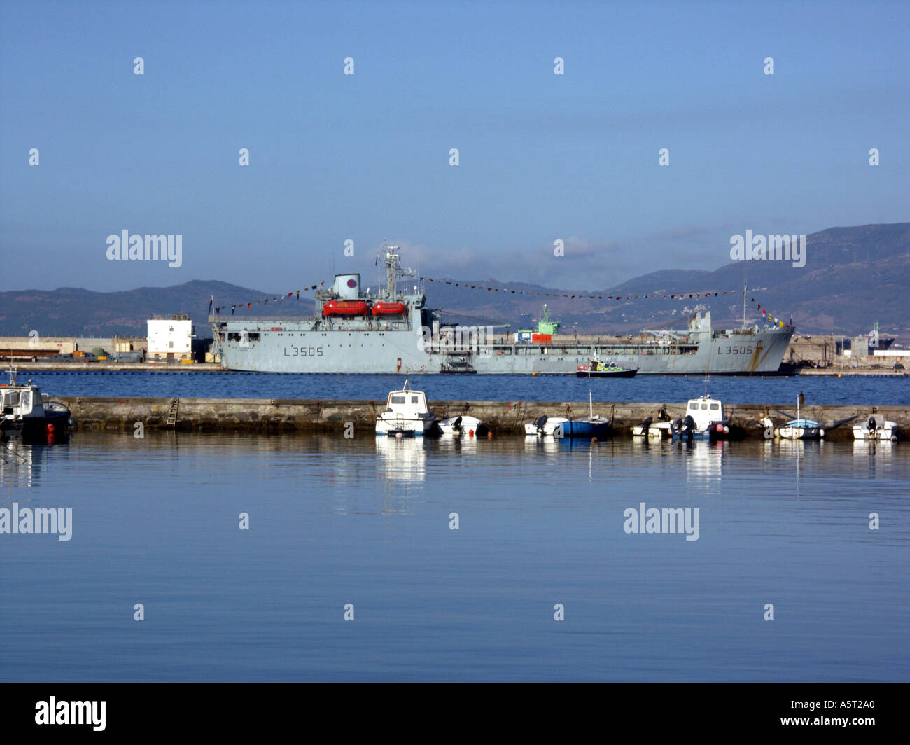 RFA Sir Tristram Landung Schiff am Tag brechen, Queensway Wharf, Gibraltar Hafen Europas, am frühen Morgen hell Stockfoto