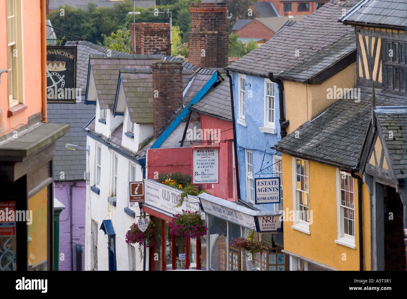 Ein Blick auf die Hauptstraße. Bischöfe Schloss, Shropshire, UK. Stockfoto