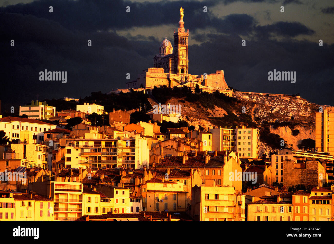 NOTRE DAME DE LA GARDE BASILIKA MARSEILLE PROVENCE FRANKREICH Stockfoto