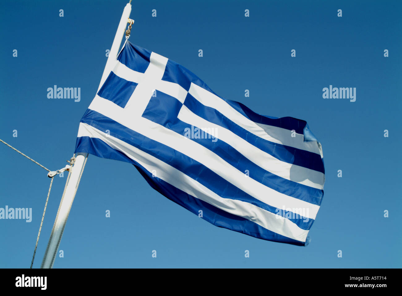 Griechische Flagge am mast Stockfoto