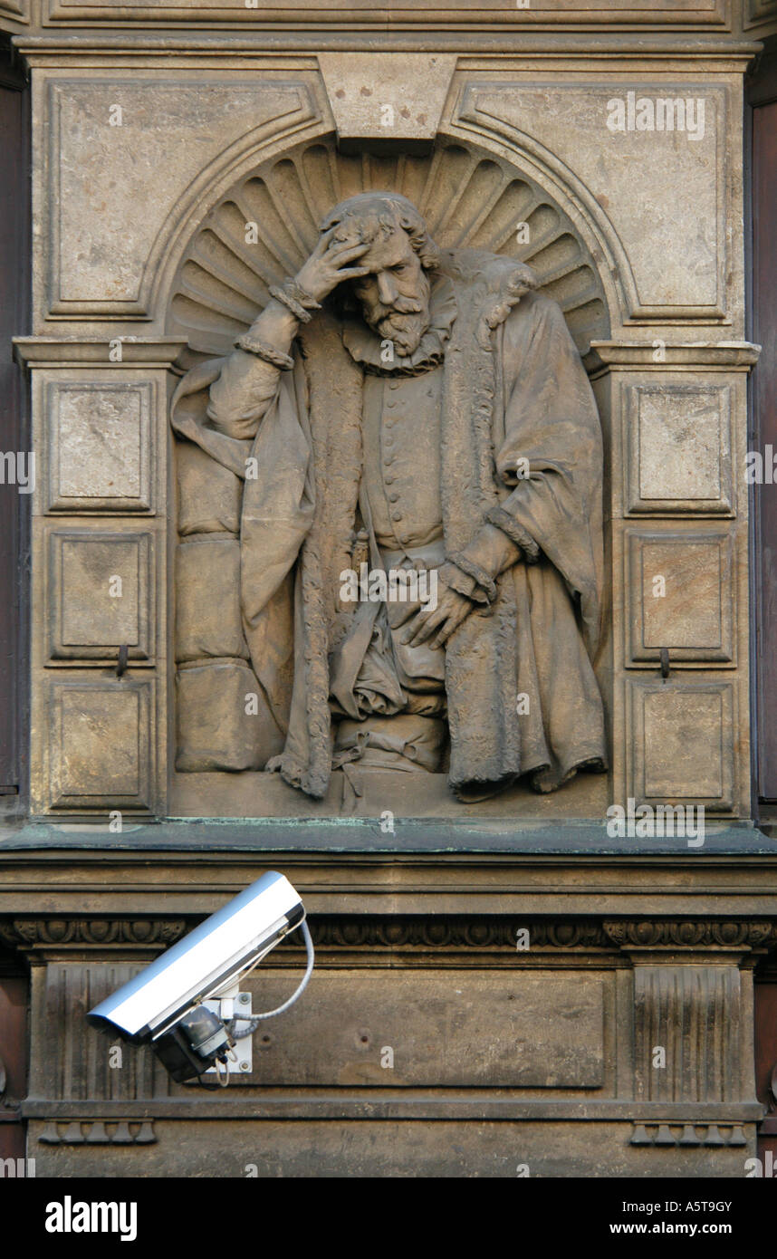 Der Händler oder der Allegorie des Handels von Stanislav Sucharda auf einem Bankgebäude in Na Prikope Street in Prag, Tschechische Republik Stockfoto