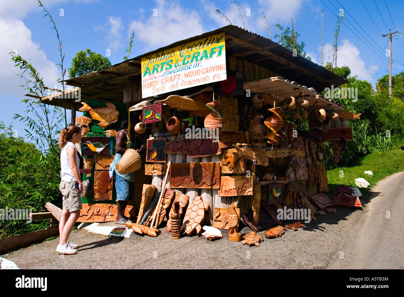 SouvenirStand auf der nördlichen Seitenstraße in Trinidad, Trinidad