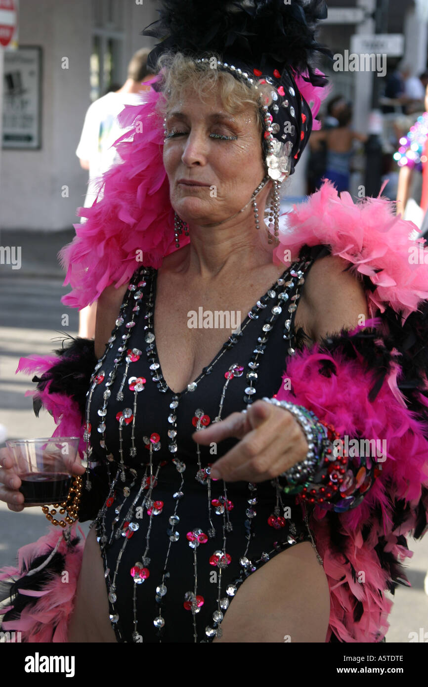 Diese ältere Frau Beteiligt Sich An Fantasy Fest Einer Erlebnisreichen Woche In Key West