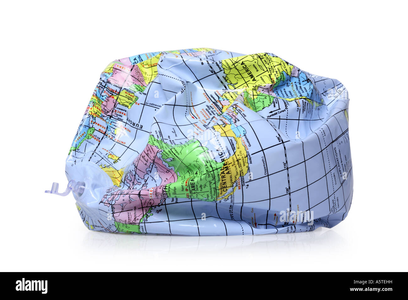 Deflationierten Erde Ball ausgeschnitten auf weißem Hintergrund Stockfoto