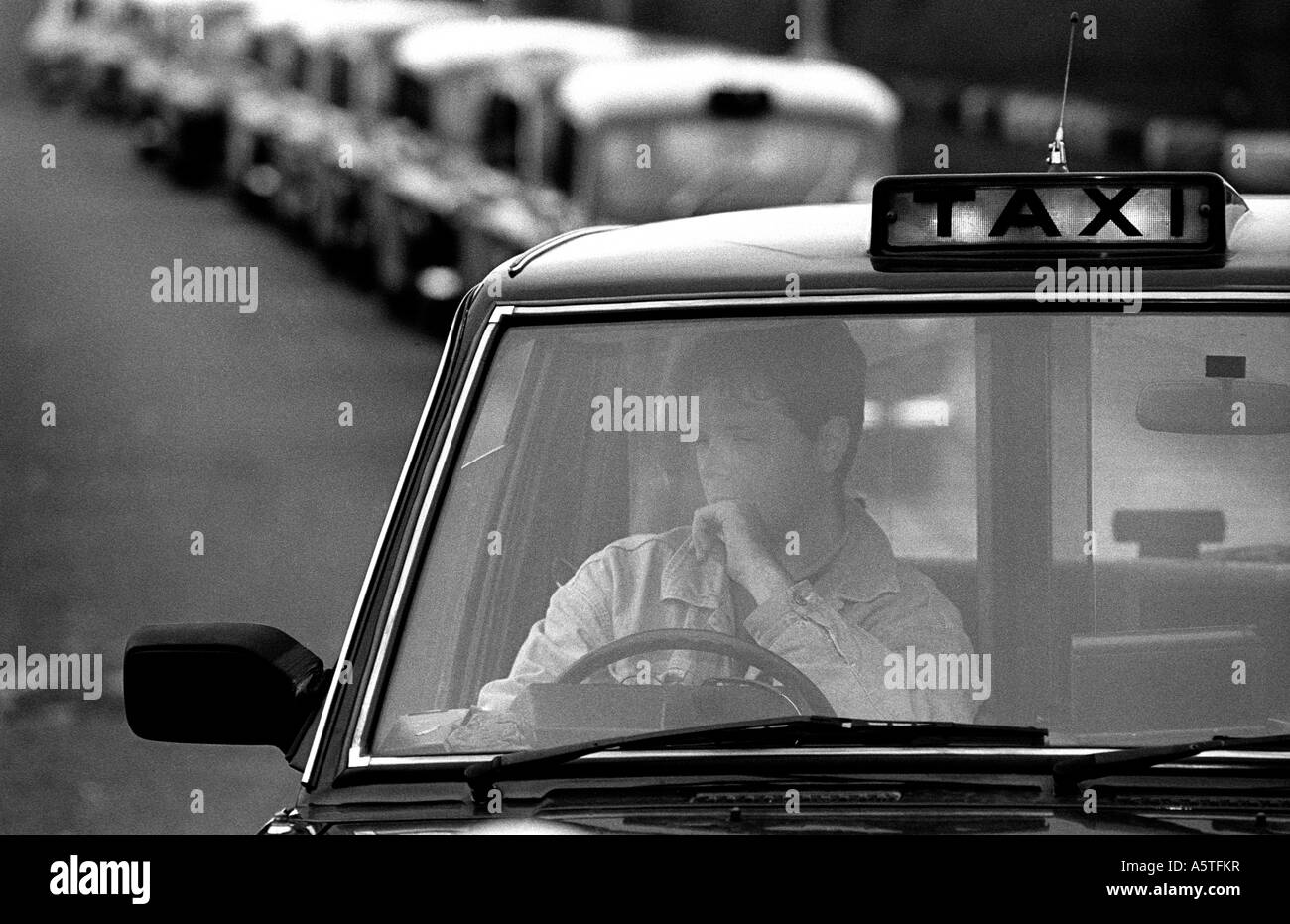 Taxis, Schlangestehen vor Paddington Station Stockfoto
