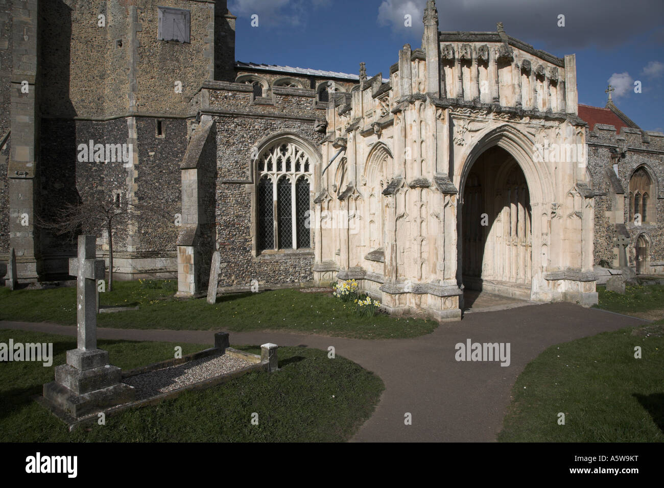 Veranda und Eingang Tür Saint Mary Kirche, Boxford, Suffolk, England Stockfoto
