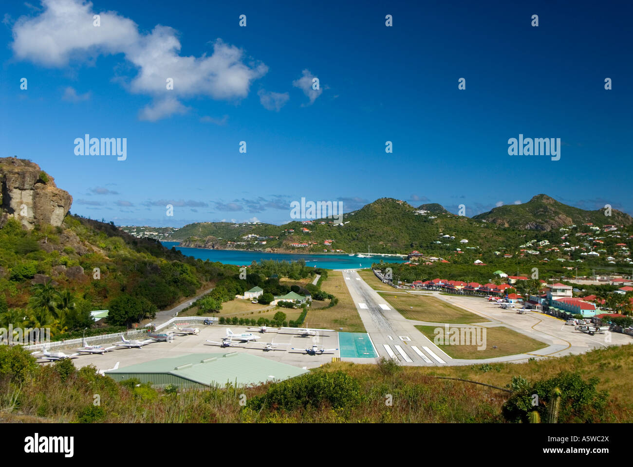 Saint barthélemy airport -Fotos und -Bildmaterial in hoher Auflösung ...