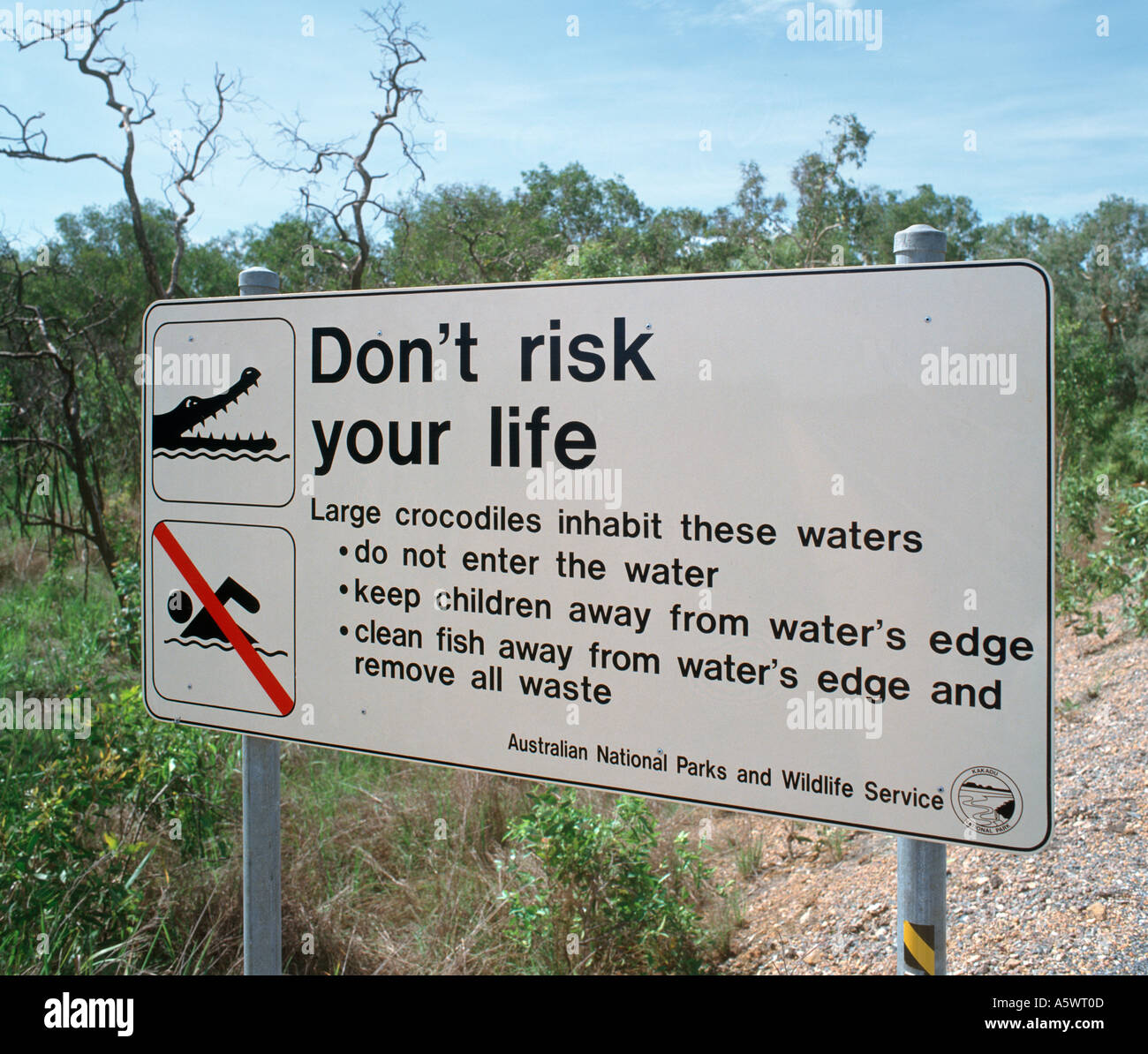Riskieren Sie nicht Ihr Leben Krokodil Warnung Zeichen, Kakadu-Nationalpark, Northern Territory, Australien Stockfoto