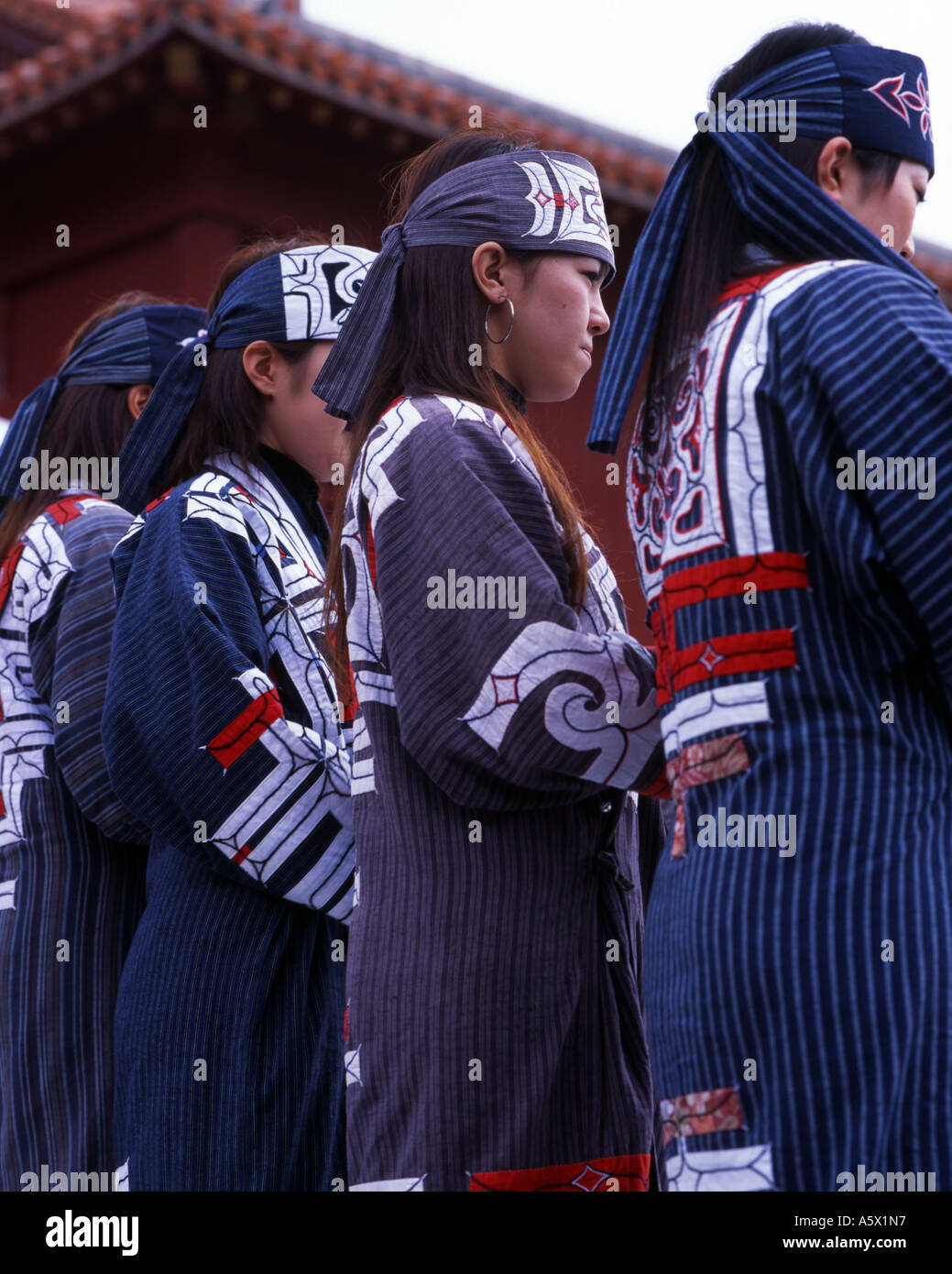 Ainu Frauen - Ainu sind die Ureinwohner von Hokkaido, der nördlichsten Insel Japans. Stockfoto