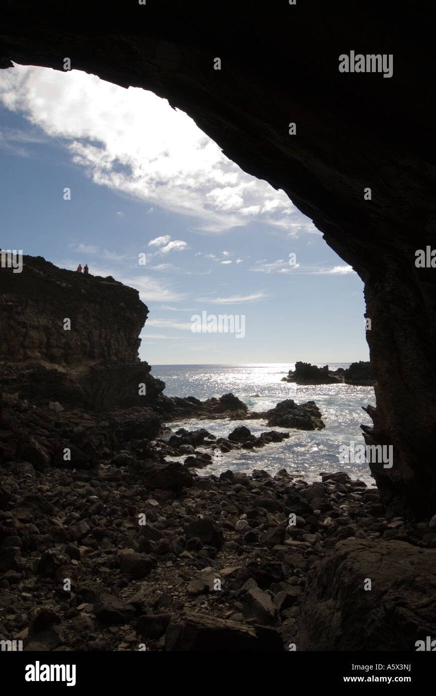 Chile-Osterinsel die Höhle Ana Kai Tangata wo bürgerlichen warteten, Birdman rituelle Ergebnisse zu bestimmen, wer König war. Stockfoto