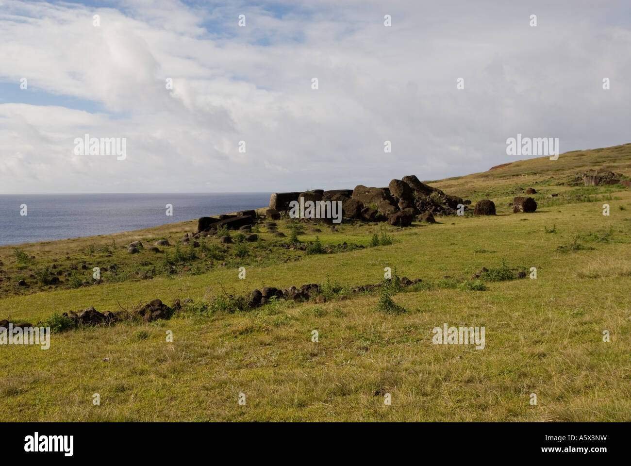 Chile-Osterinsel-Plattformen am Standort Ahu Vinapu zeigt zwei Phasen der Konstruktion aus Stein Stockfoto
