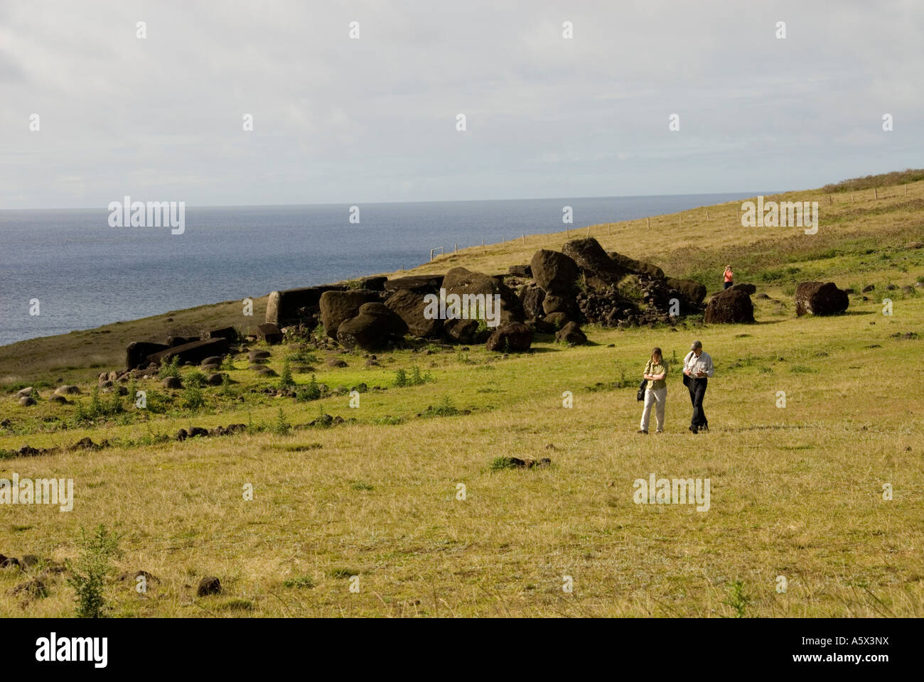 Chile-Osterinsel-Plattformen am Standort Ahu Vinapu zeigt zwei Phasen der Konstruktion aus Stein Stockfoto
