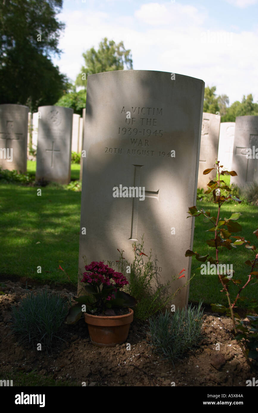 Grab des unbekannten Soldaten Opfer des 1939 1945 Krieges datiert 20. August 1943 in Commonwealth Kriegsfriedhof Graves Frankreich Europa Stockfoto