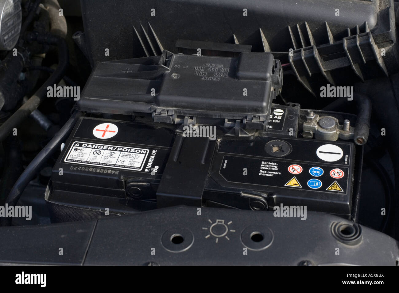12 volt battery -Fotos und -Bildmaterial in hoher Auflösung – Alamy