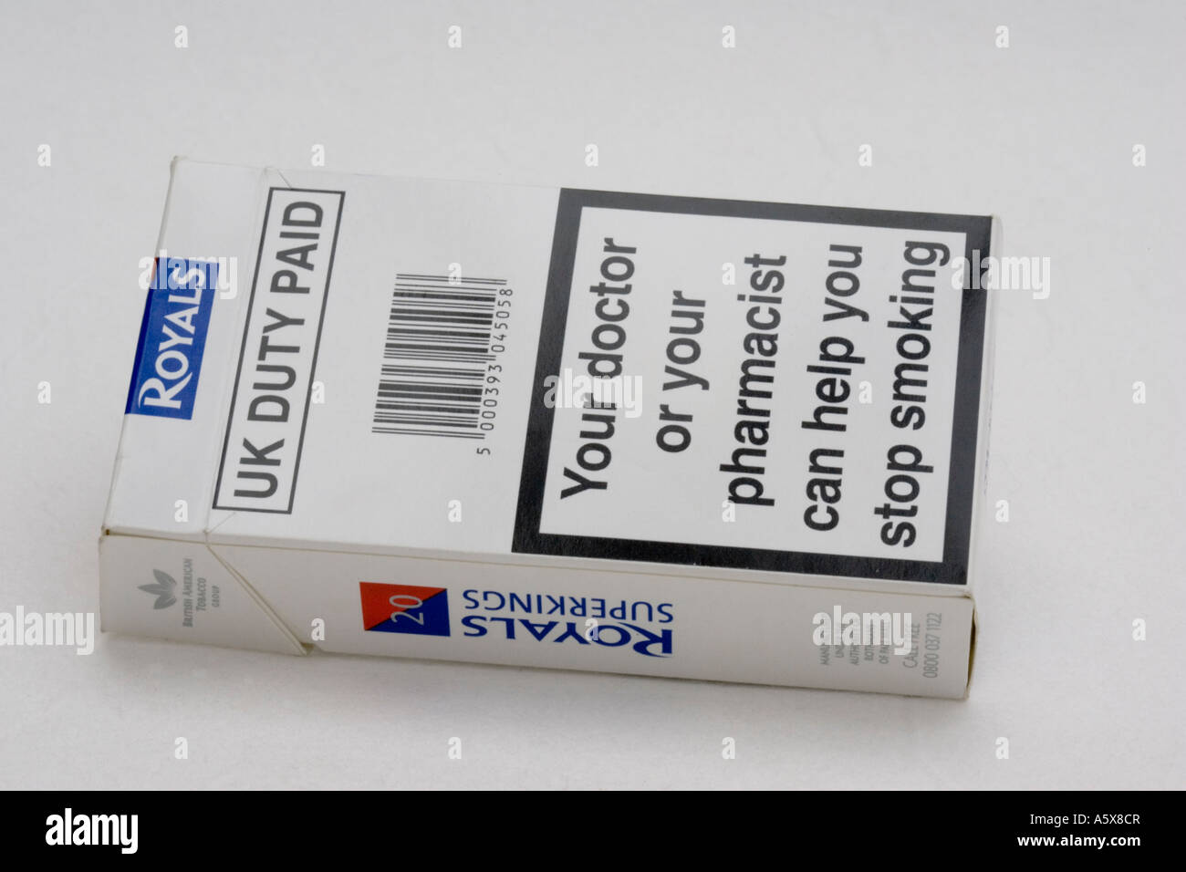 Rot weiß und blau Zigarettenpackung Royals Zuperkings mit dem Rauchen schädigt ernsthaft Gesundheit Warnung UK Stockfoto