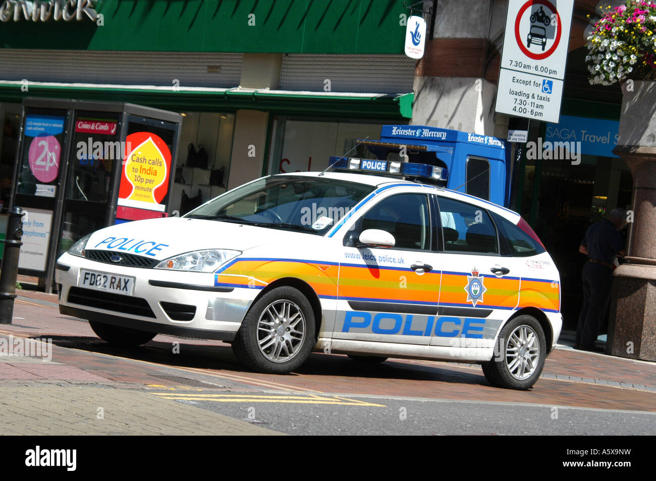 Ford Police Auto in einer Innenstadt in Großbritannien Stockfoto