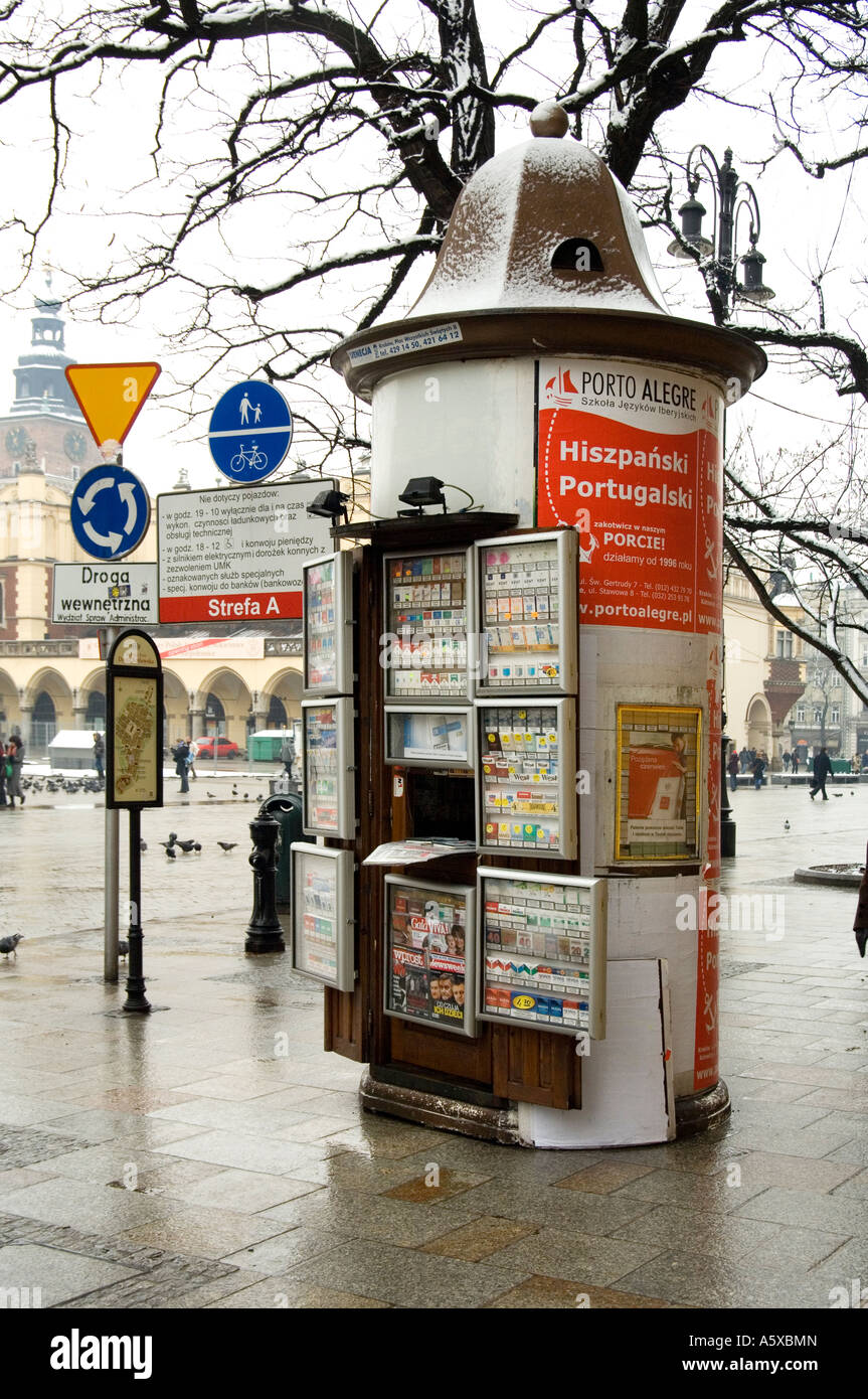 Ein Verkauf Kiosk auf dem Marktplatz in Krakau, Verkauf von Zigaretten und Tabak Stockfoto