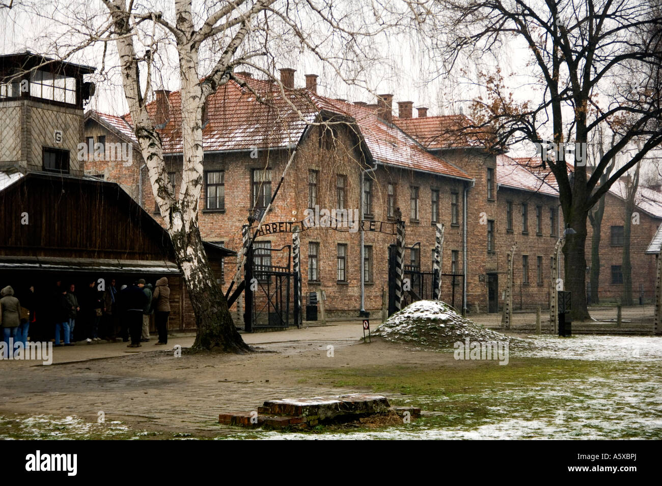 Der Eingang zu den NS-Konzentrationslager Auschwitz 1 mit dem zynischen Motto Arbeit Macht Frei - Arbeit setzt Sie Free Stockfoto