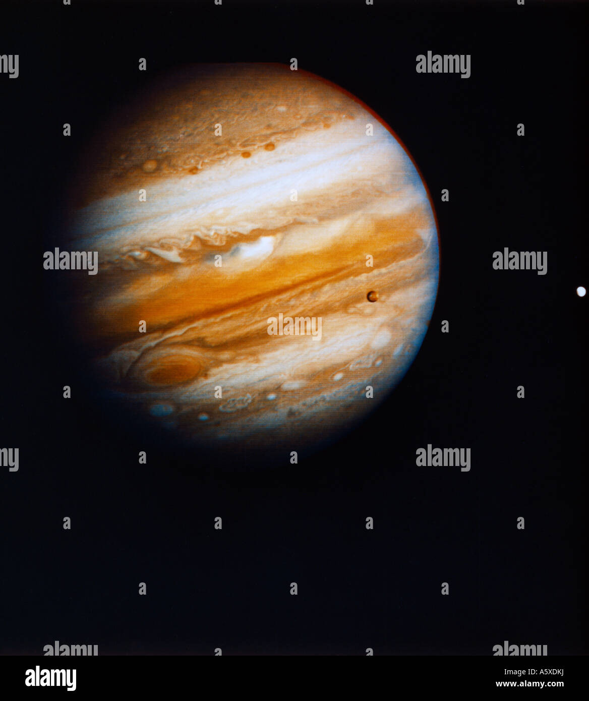 Jupiter und roten Fleck und Jupiter Monde Lo, Europa und Kallisto von Voyager Stockfoto