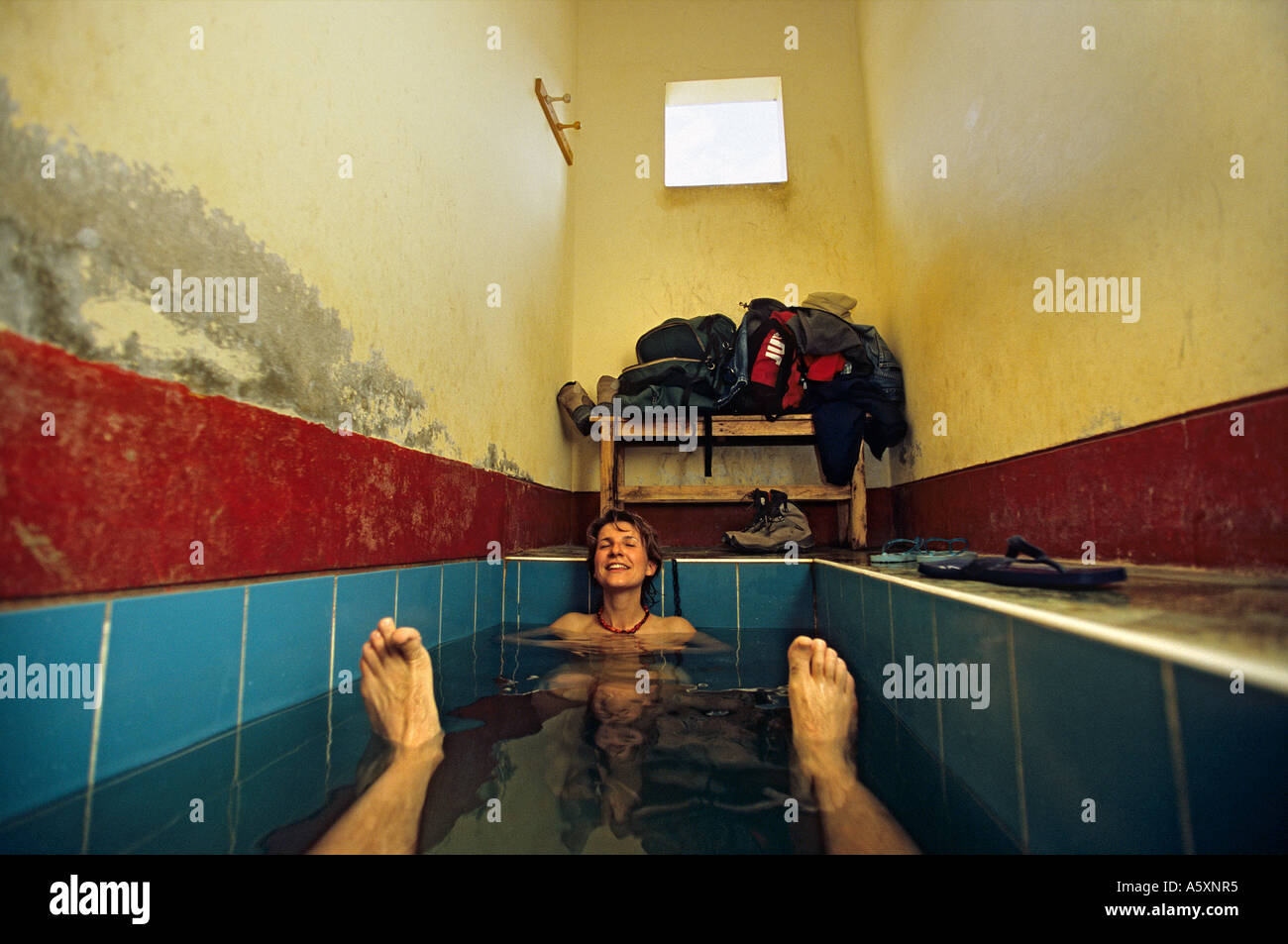 Nach einer Wanderung, Erholung und Entspannung in Caraz (Peru).  Repos et Détente Après un Trek Dans Les Bains Thermaux de Caraz (Pérou) Stockfoto