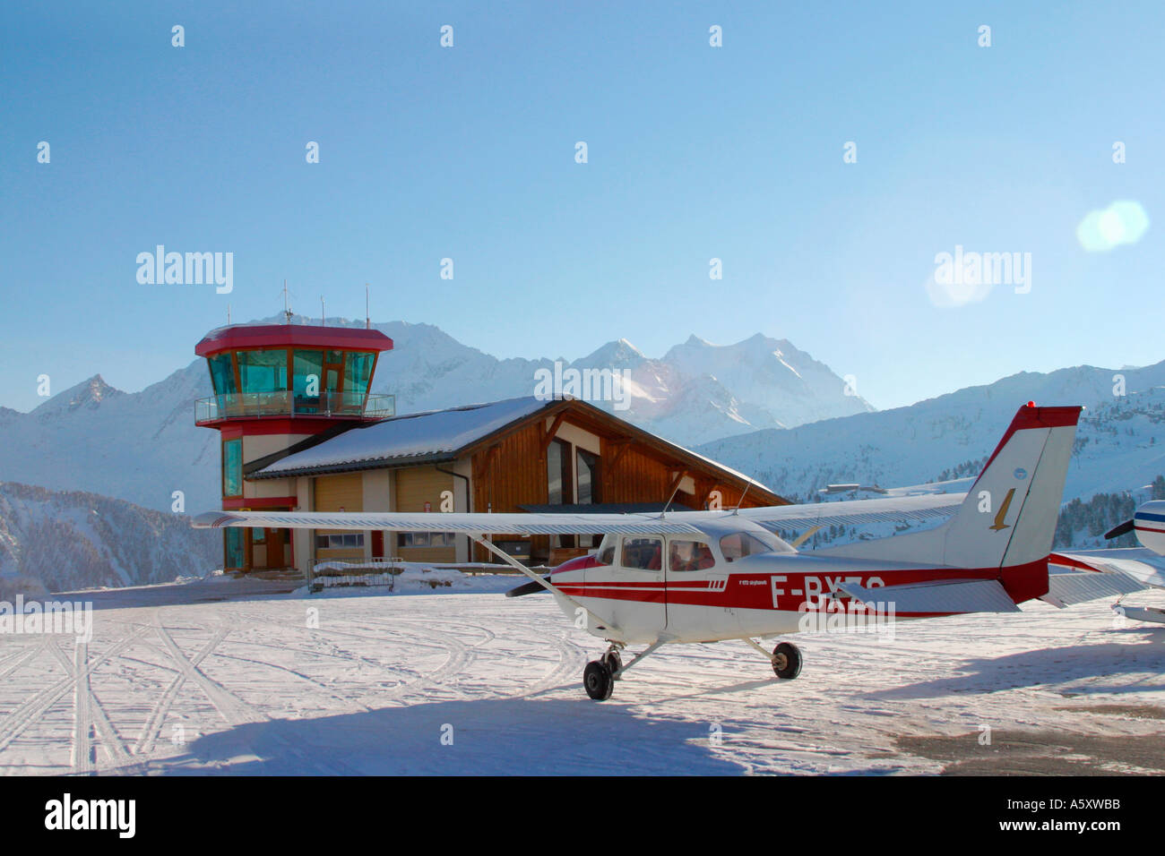 Courchevel Heliport Flughafen in Bergen Trois Vallees Trois Vallées Skigebiet der französischen Alpen Frankreich Europa Stockfoto