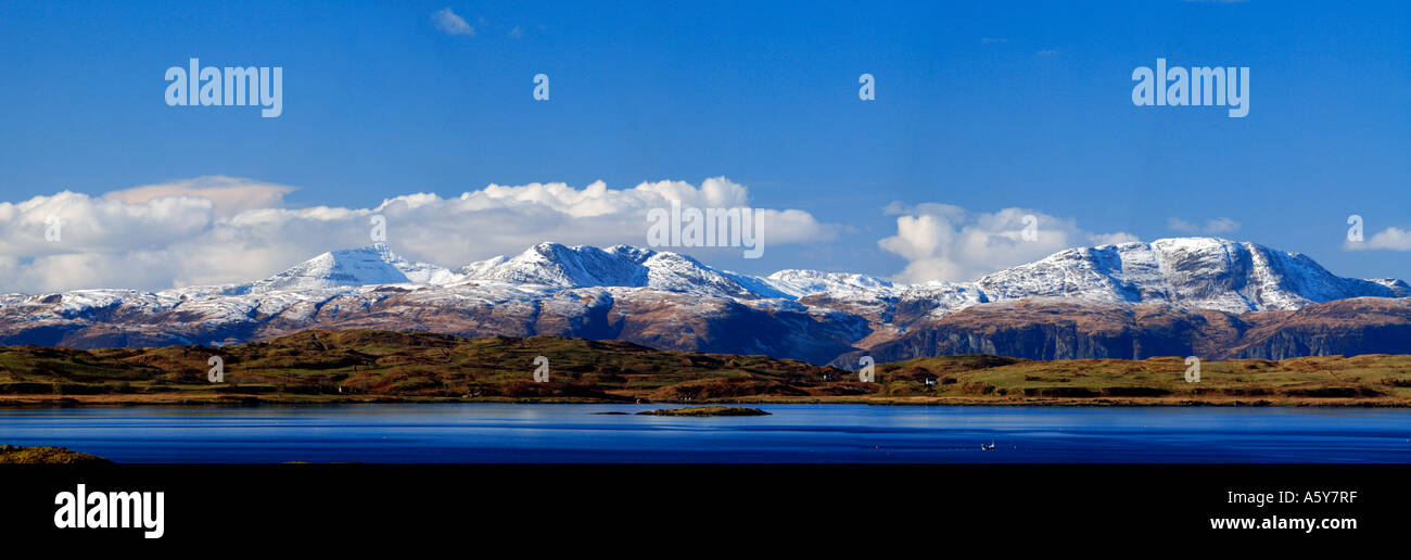 Panoramasicht auf die Berge auf der Insel Mull Schottland im Frühjahr. Stockfoto