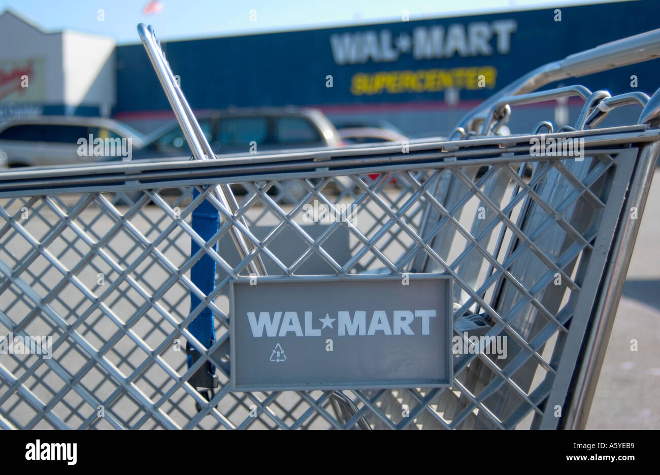 Warenkorb Walmart Supercenter zu speichern. USA Stockfoto